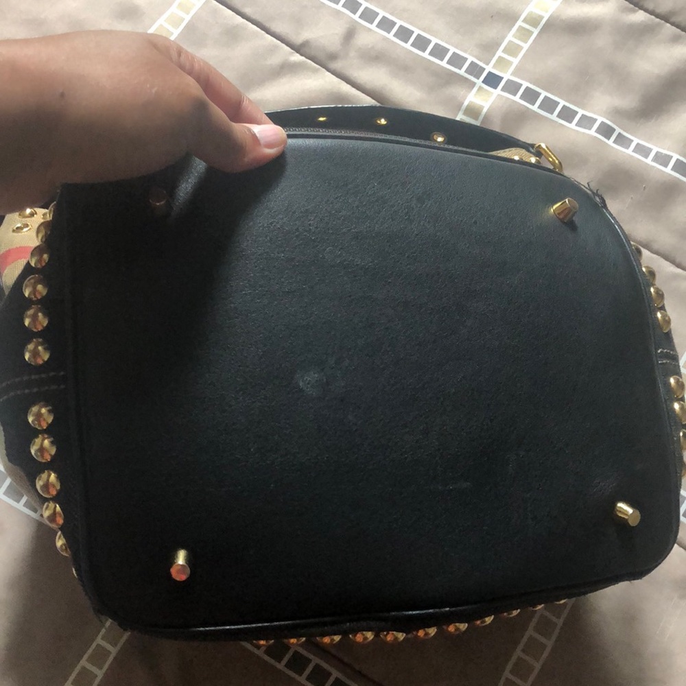 Burberry - Picture 3 of 4